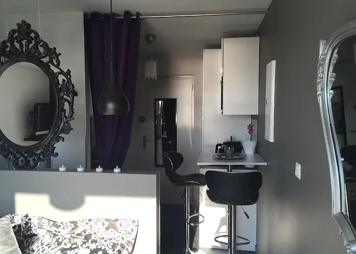 Glamour Naturiste Apartment *